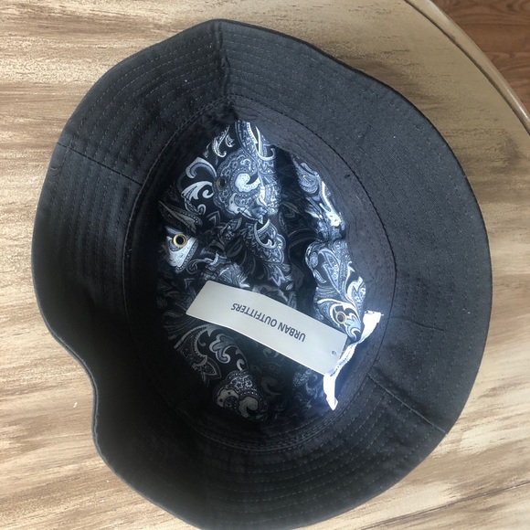 Urban Outfitters hat - black (brand new) - Picture 2 of 3